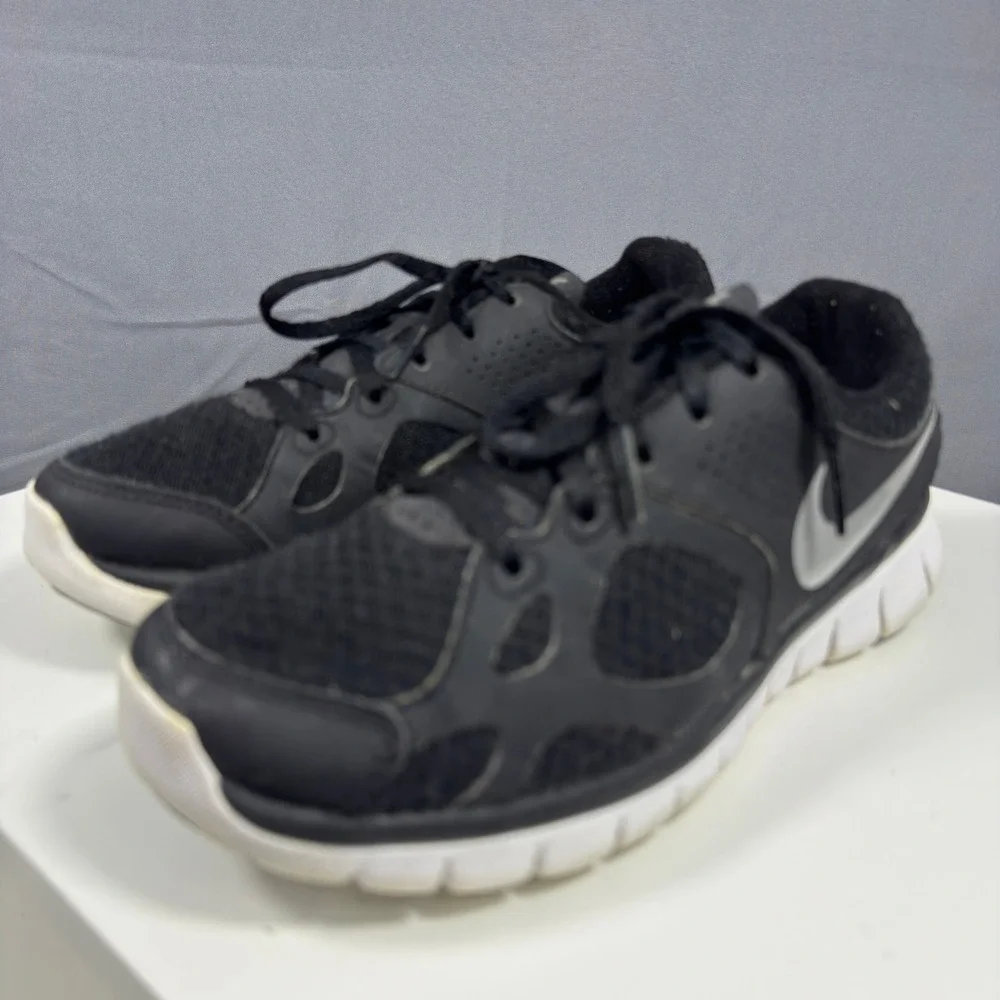 Nike Free Run 2 Running Shoes Womens 6 Black White 512108-001 Lightweight Mesh